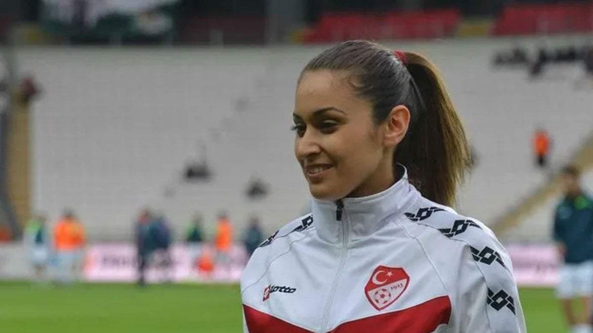 Tarih Yazıldı! Neslihan Muratdağı, Türkiye’nin İlk Kadın VAR Hakemi Oldu! 15 495104