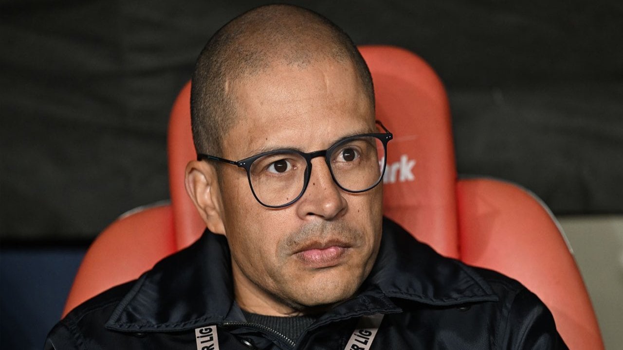 Antalyaspor, Alex de Souza'nın yerine eski takım arkadaşı Emre Belözoğlu'nu getirmey.. 15 496606