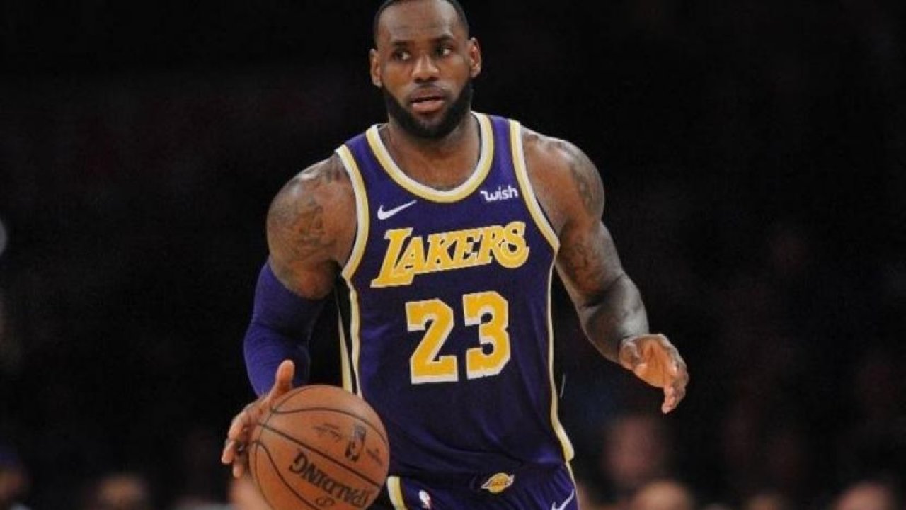 LeBron James bir kez daha tarihe geçti! 19 497560