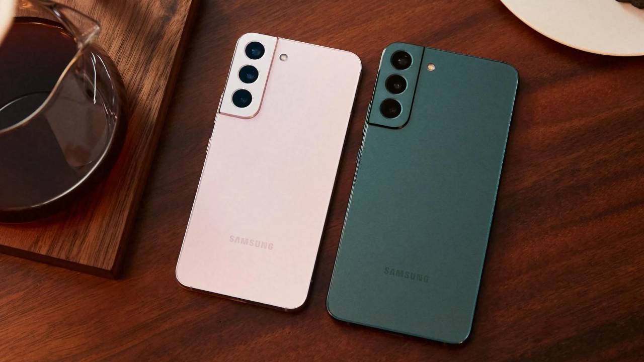 Samsung, Galaxy Z Flip 4 için Ocak 2025 yamasını yayınladı 23 Samsung Galaxy S25te hayat kurtarici ozellik Arac kazasi sensoru