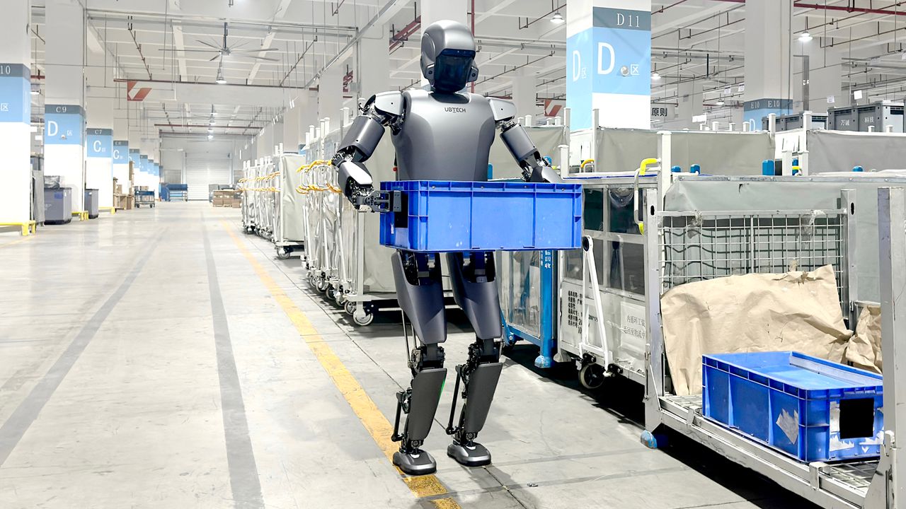 iPhone uretimini insansi robotlar devraliyor