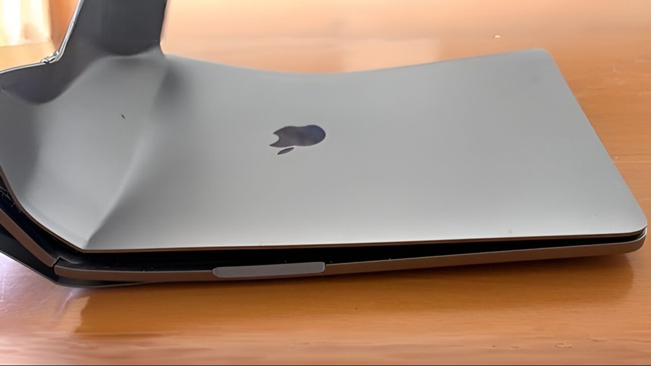 Kazada hasar gören MacBook Pro'nun sahibi hayal kırıklığına uğradı 12 kazada hasar goren macbook pro apple care e1738097631388