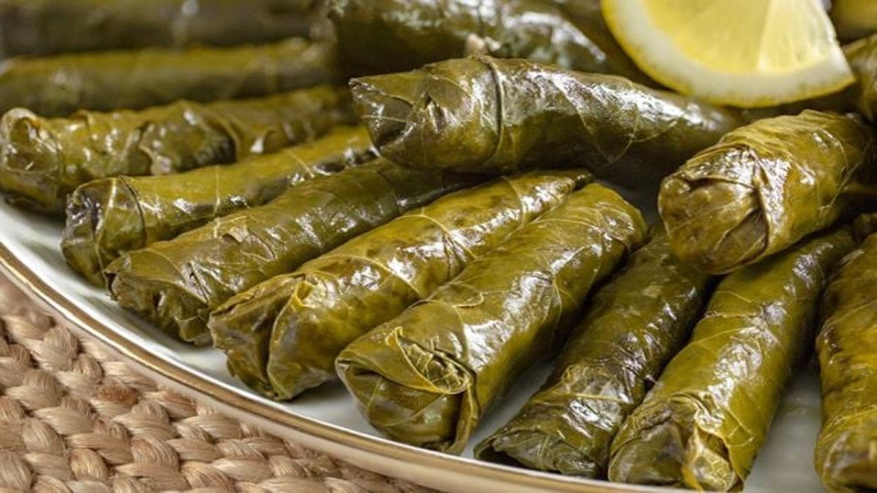 Dondurucu için yaprak sarma hazırlığı! Böyle yapınca pirinci asla .. 15 500455