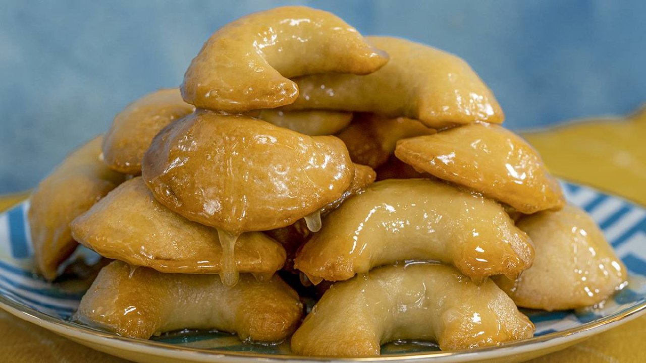 Asla kuru kalmıyor! Kurabiye sevmiyorum diyen kalmayacak: İşte şerbetli kurabiye tarifi 16 500580