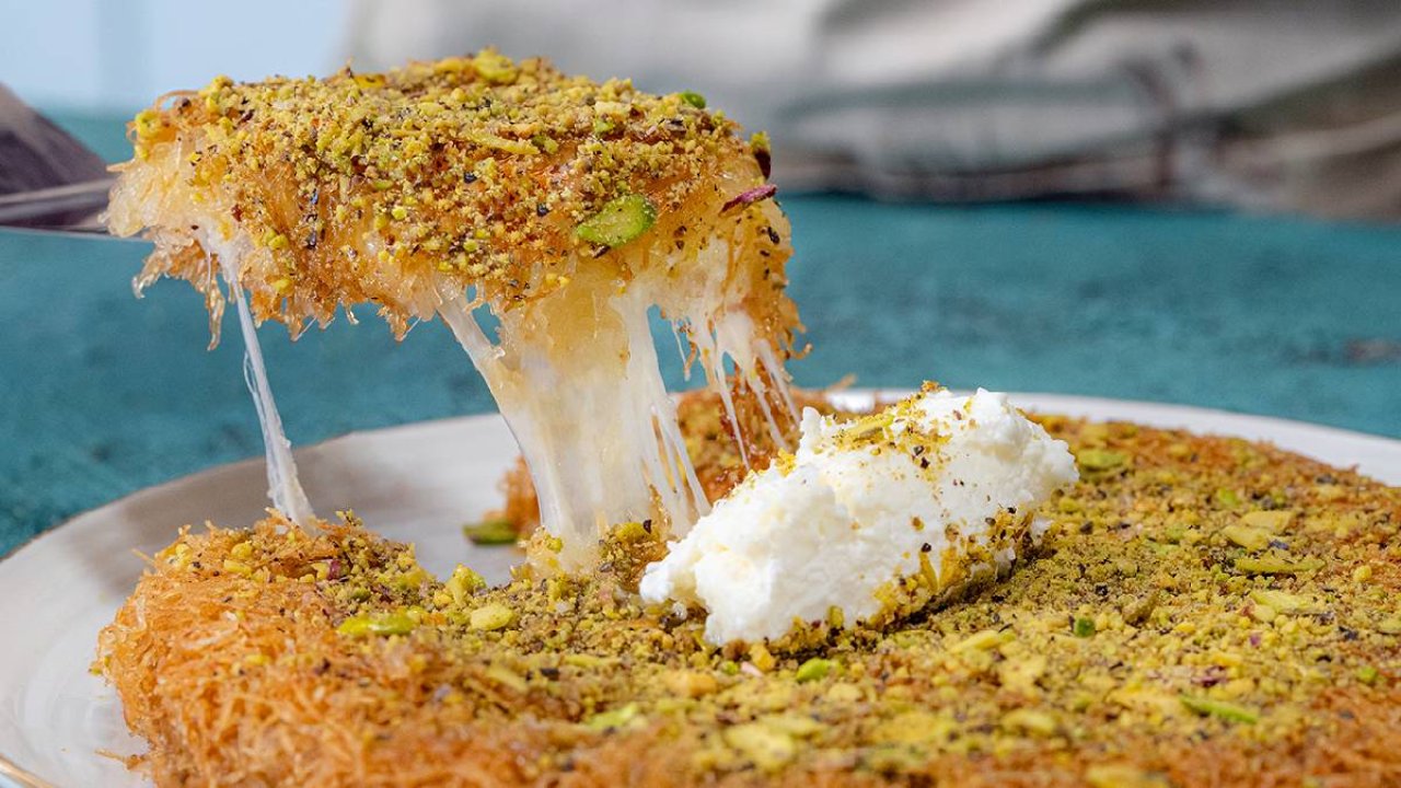 Hatay’ın meşhur lezzeti evde! Küçücük bir dilimi bile lezzet patlaması yaşatıyor! 5 500598