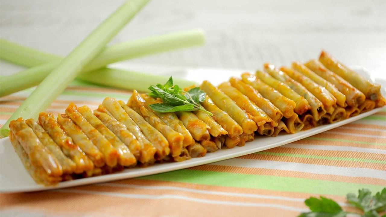 Bu lezzeti denemeden dolma yedim demeyin! Pırasa dolmasının enfes tarifi 1 501408