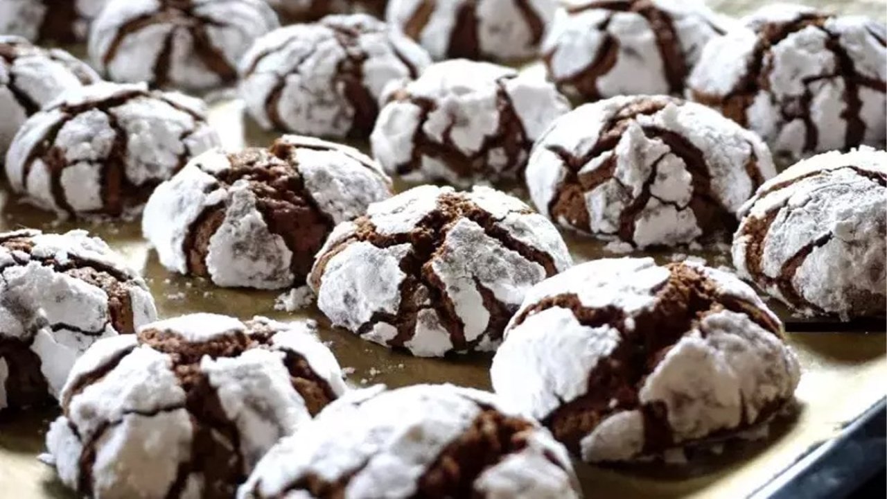 Misafiriniz gelmeden 10 dakikada hazır! Kakaolu çatlak kurabiye... Pastaneden aldınız sanacakl.. 4 501632