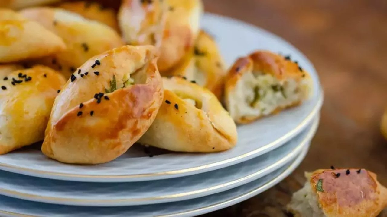 Misafir gelmeden önce hazır! 10 dakikada kolay peynirli poğaça tarifi 17 501635