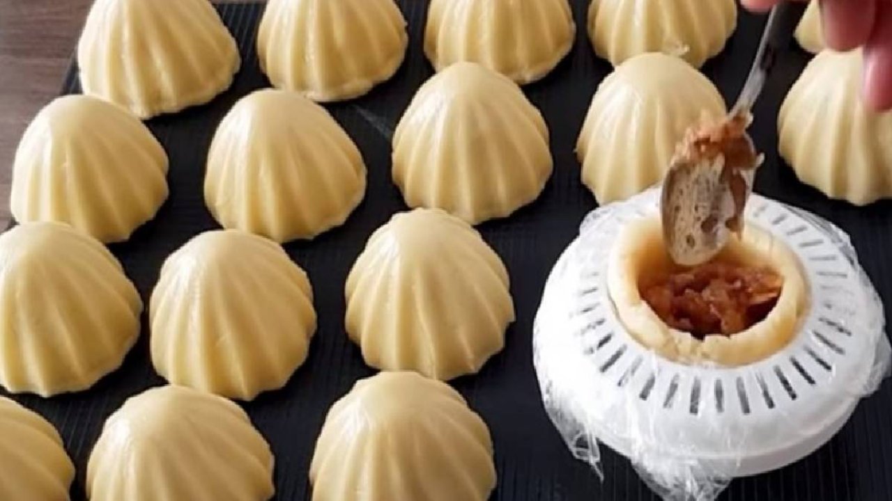 Ağzınızda dağılan, kıyır kıyır bir tat! Herkesin tarifini istediği elmalı kurabiye tarifi 15 501637