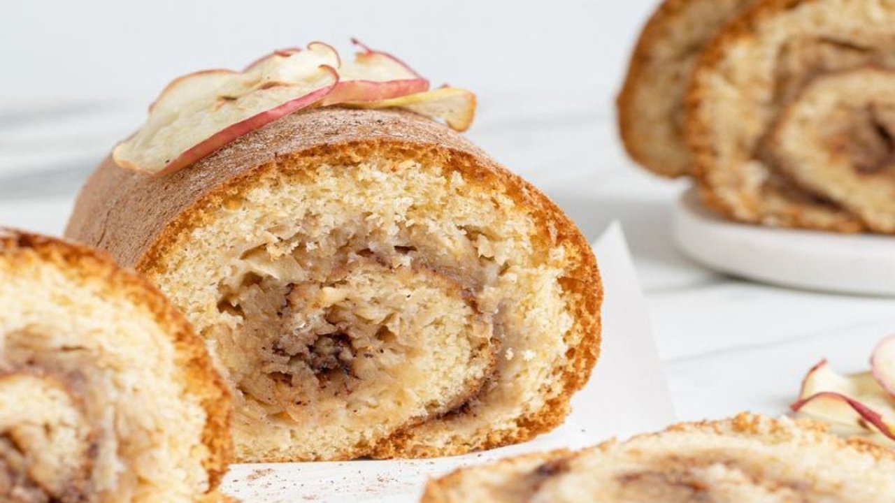 Kalan elmalarla yapabileceğiniz en pratik tatlı: Elmalı rulo kek! 22 501947