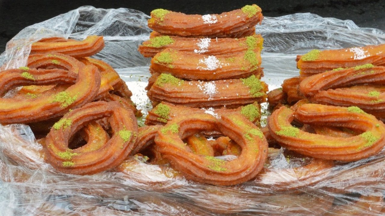 Evde çıtır çıtır halka tatlısı yapmanın püf noktaları! Bu tarifle dışarıdan almayı bırakacaksı.. 1 502554