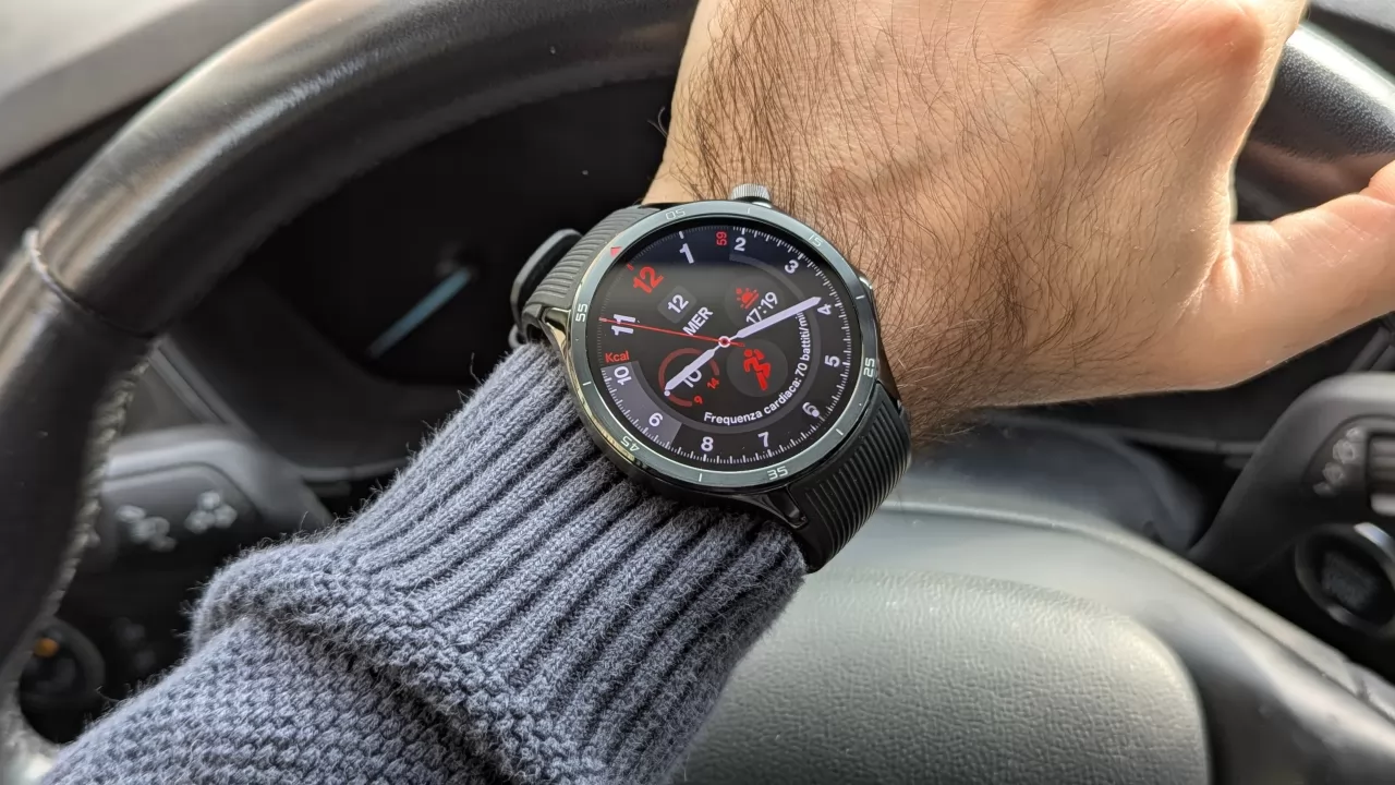 OnePlus Watch 3'ten şaşırtan baskı hatası! 2 OnePlus Watch 3ten sasirtan baski hatasi.webp