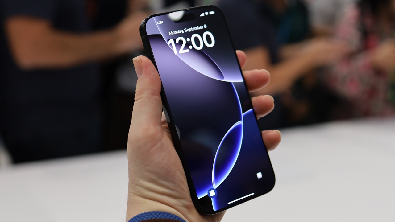 Sevgililer Günü'ne özel 500 bin liralık iPhone 16 Pro çıktı! 13 iphone 16 pro serisi on siparis stoklar tukendi 1