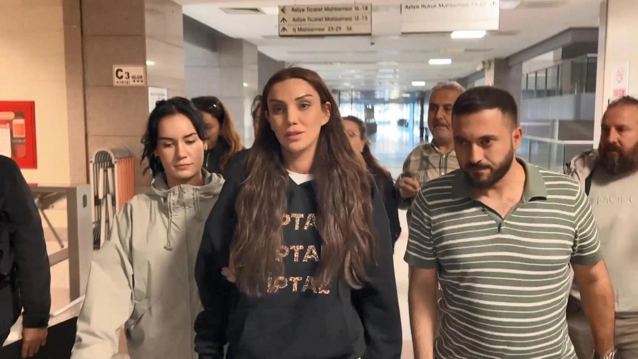 Dilan Polat ve Sıla Doğu'ya hayasızca hareket suçundan beraat 2 506654