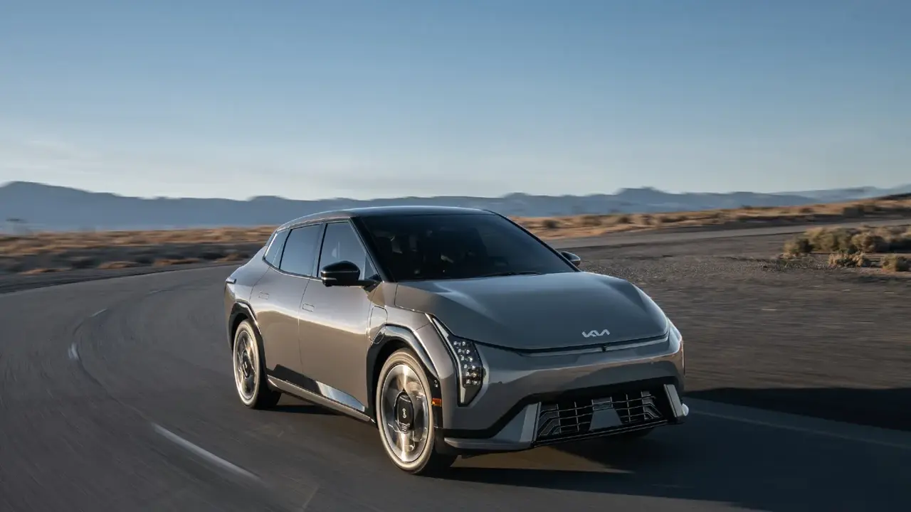 Kia, yeni elektrikli sedanı EV4'ü tanıttı! İşte özellikleri 5 kia ev4 1.webp