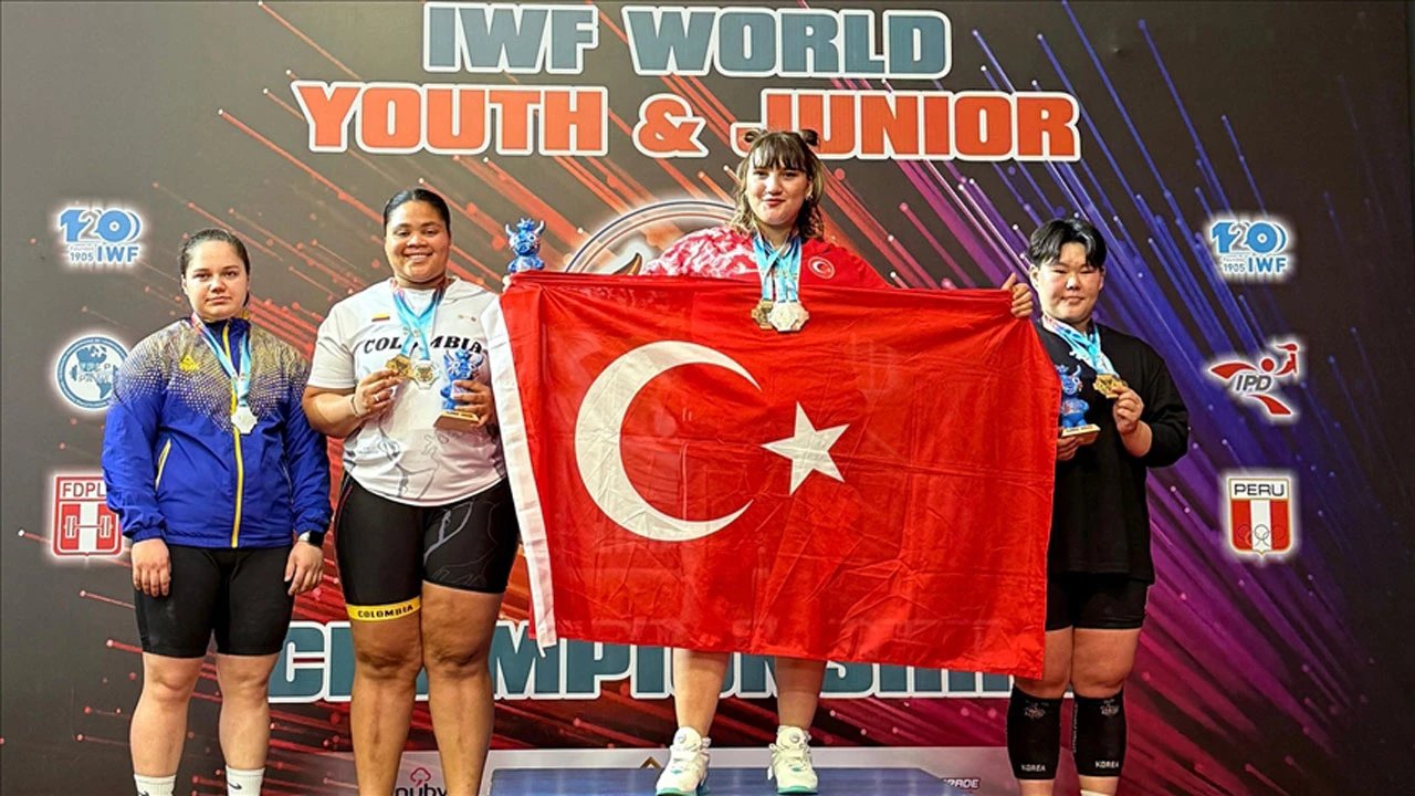 Milli Halterci Fatmagül Çevik, Gençler Dünya Şampiyonası'nda Altın Madalya Kazandı 17 515535