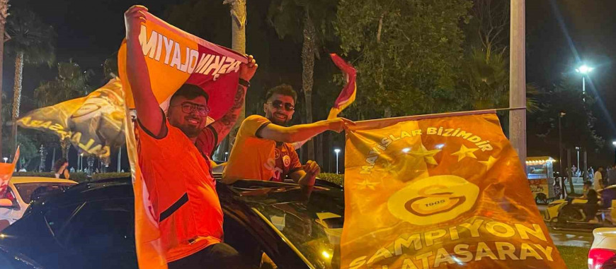 Galatasaray'ın şampiyonluk sevinci Mersin’de araç konvoyu ve coşkulu kutlamalarla yaşandı 10 517890