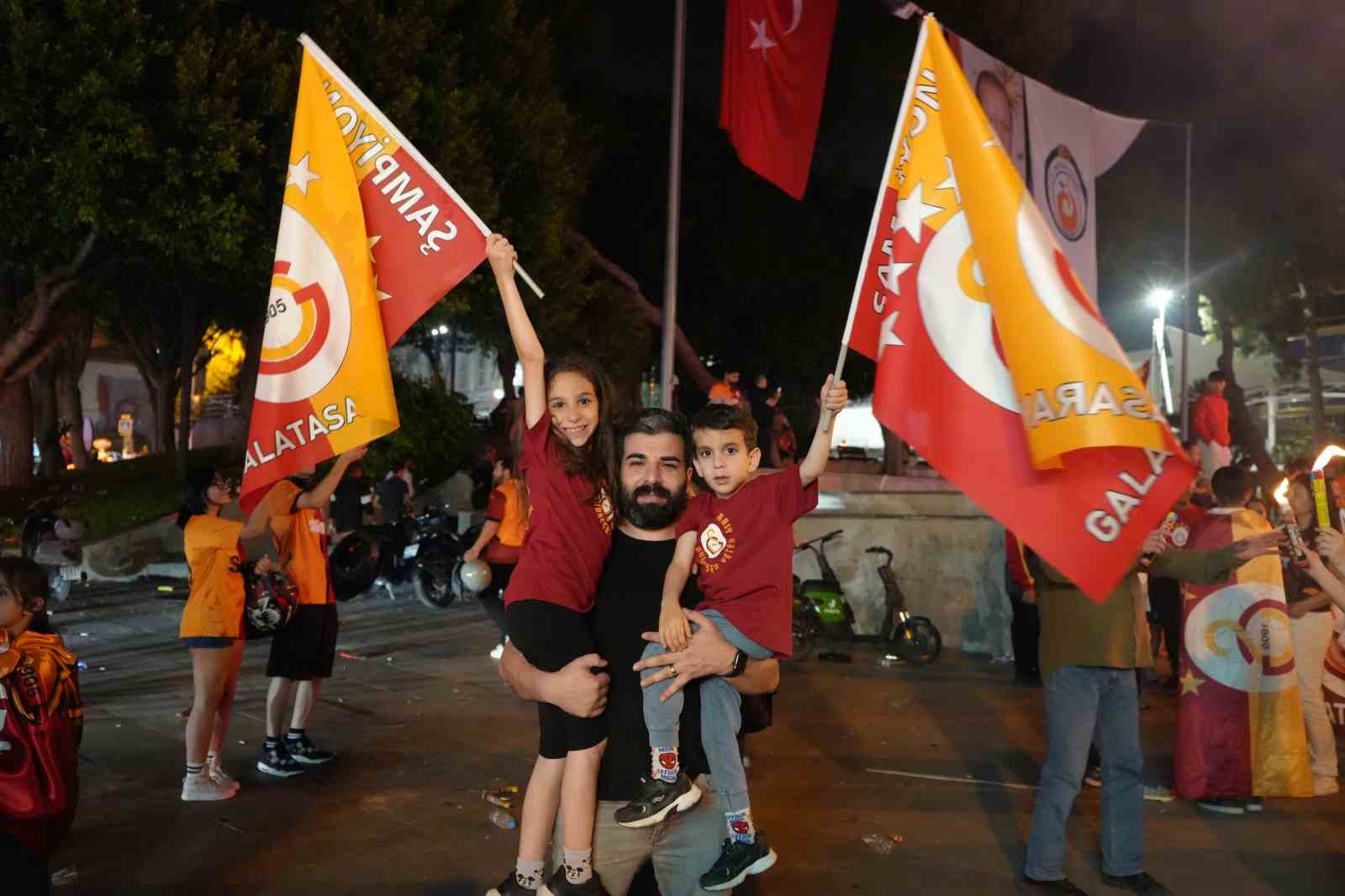 Galatasaray şampiyonluğunu Antalya’da coşkuyla kutladı 15 517903