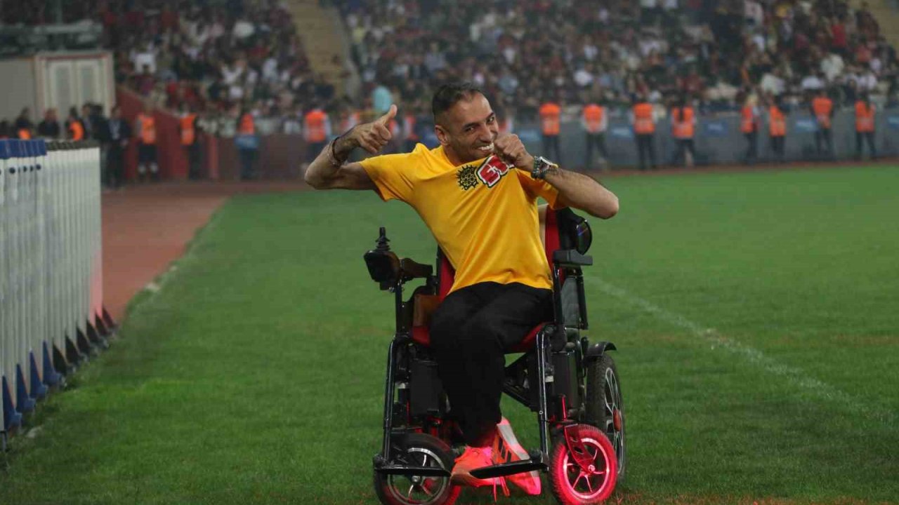 Eskişehirspor’un Şampiyonluk Kutlamasına Engelleri Aşarak Katıldı: Eski Yönetici Güler’den Des.. 24 518889