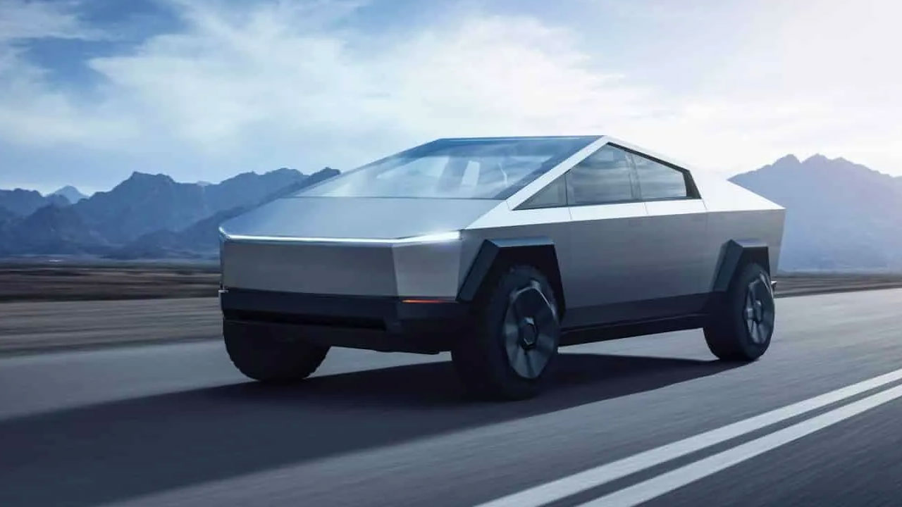 Küçük boyutlu Tesla Cybertruck geliyor 4 tesla cybertruck istanbul havalimani goruldu 2