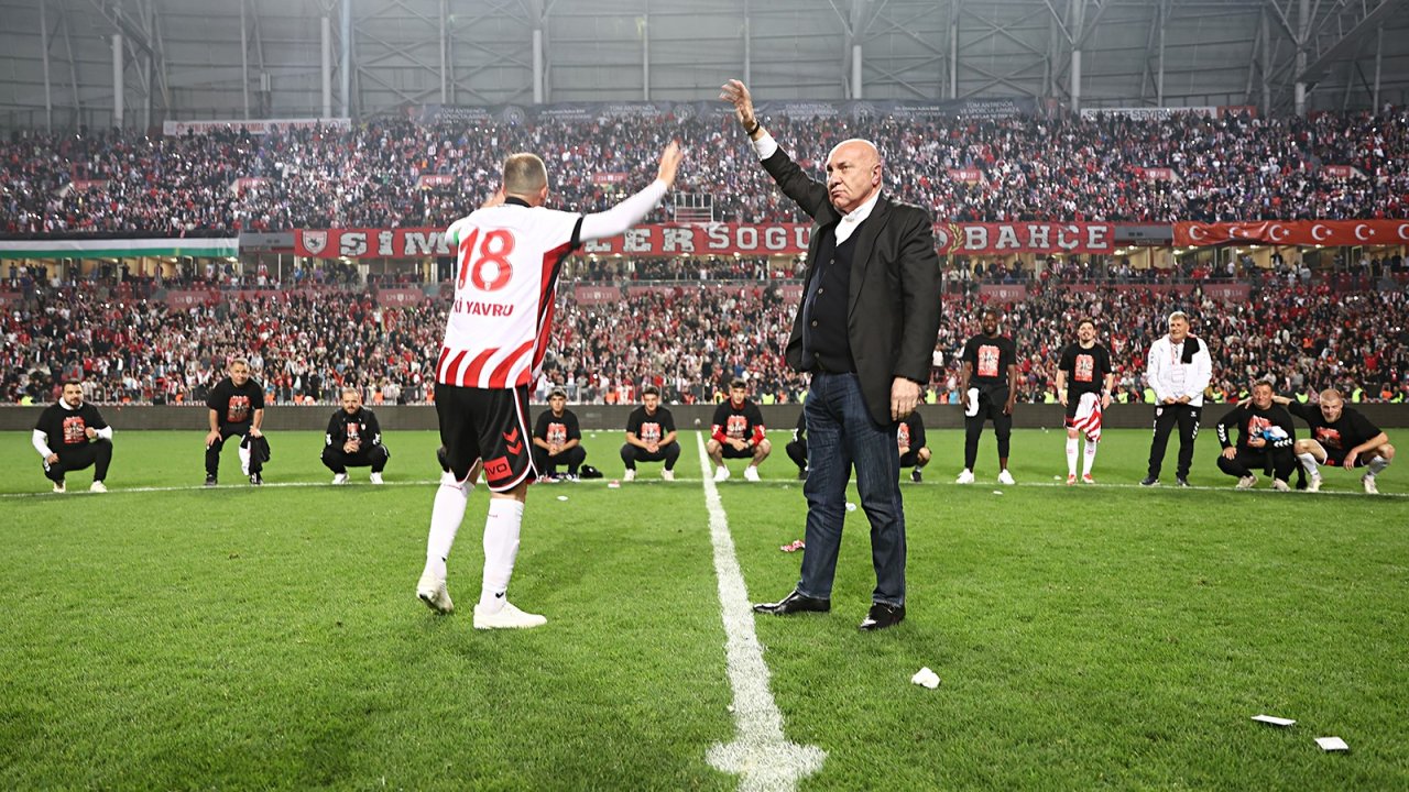 "Bizi desteklemeyenlere karşı inandık, savaştık, hep birlikte sezonu 3. bitirdi.. 6 520568