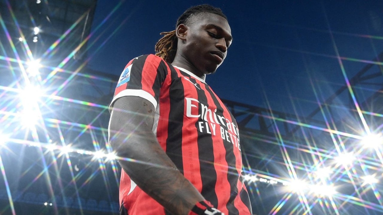 Milan'dan Barcelona'ya Sürpriz Takas Teklifi: Leao Karşılığında Araujo! 8 523908