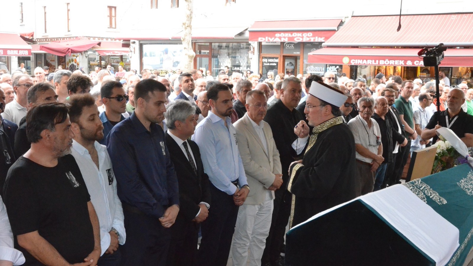 Usta spor spikeri Sabri Ugan son yolculuğuna uğurlandı 6 526532