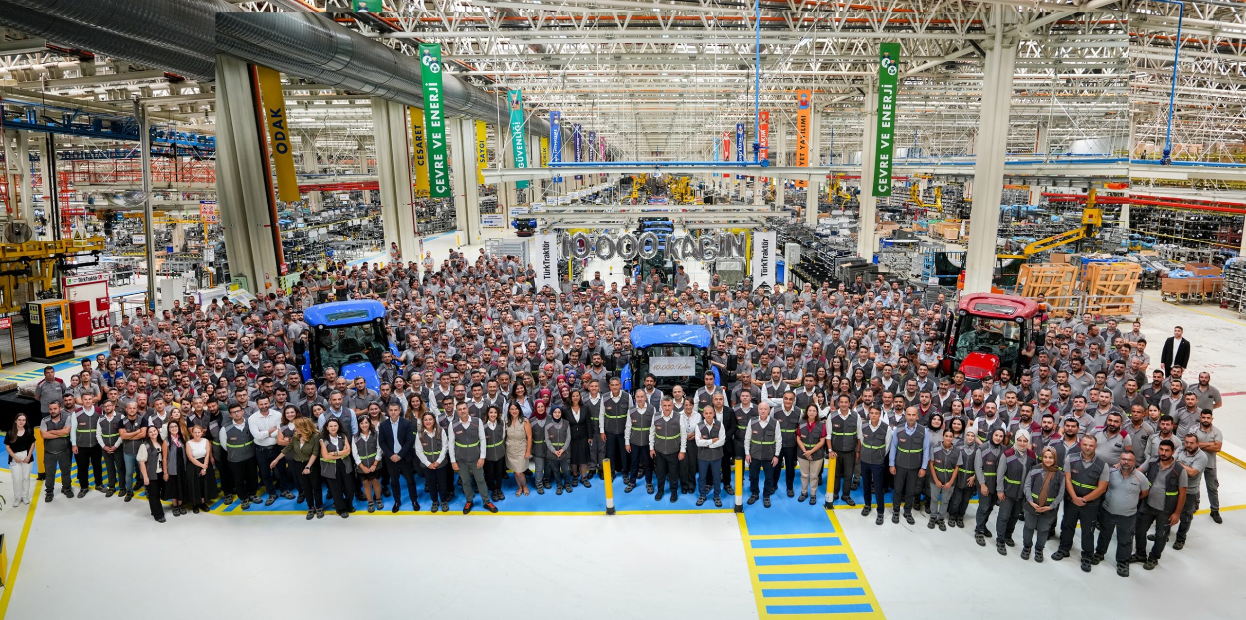 TurkTraktorden 10.000 inci Kabin Uretimi scaled