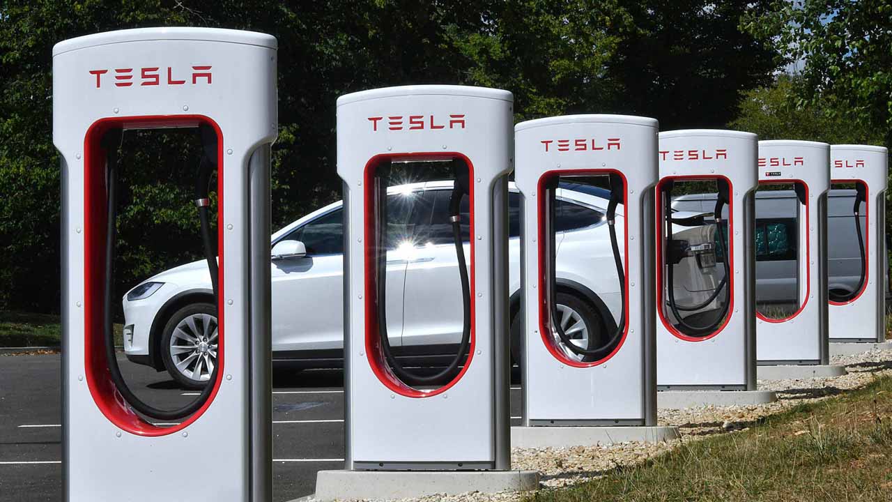 Tesla 4 yeni Supercharger istasyonu planliyor KAPAK