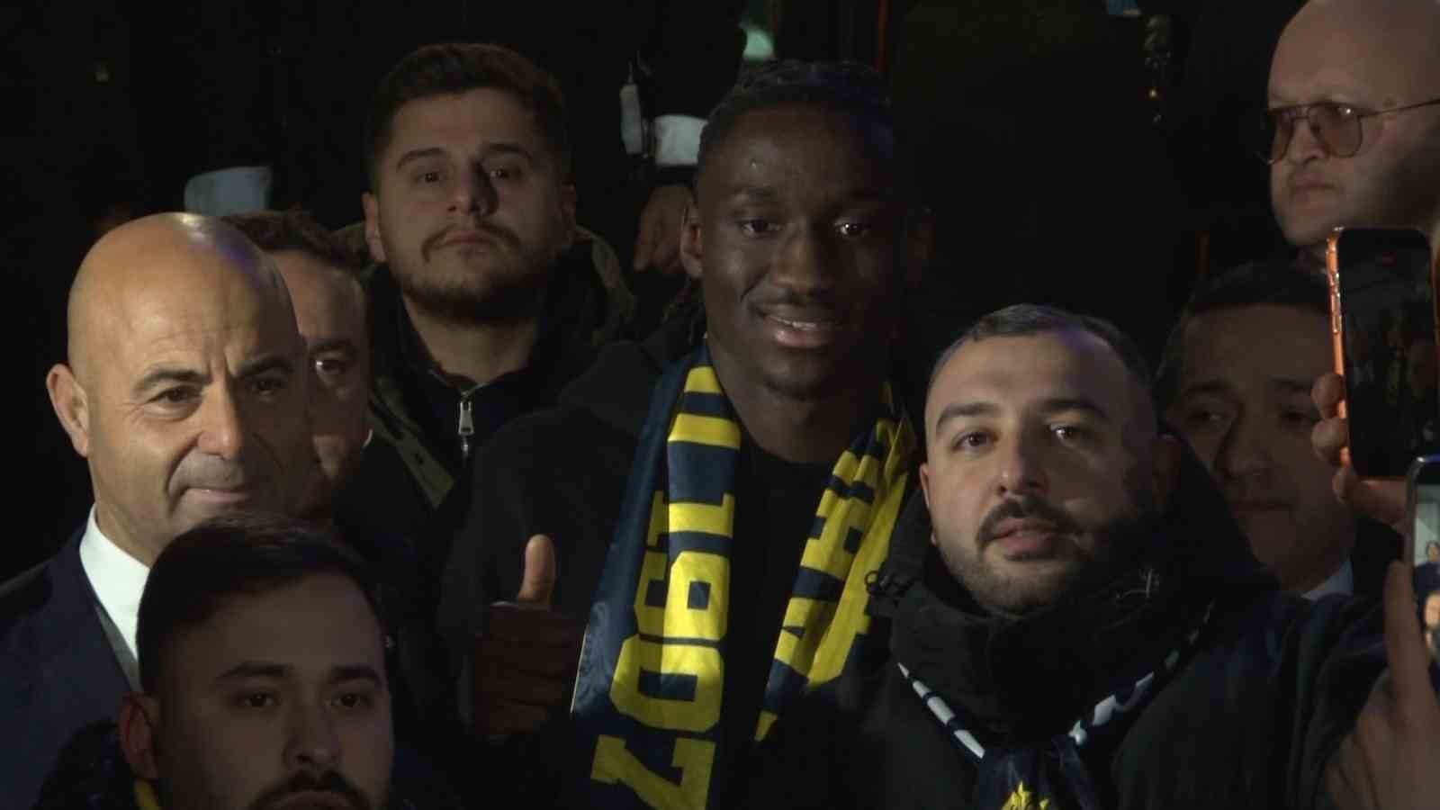 Fenerbahçe’nin yeni transferi Sidiki Cherif, İstanbul’a geldi 8 555161