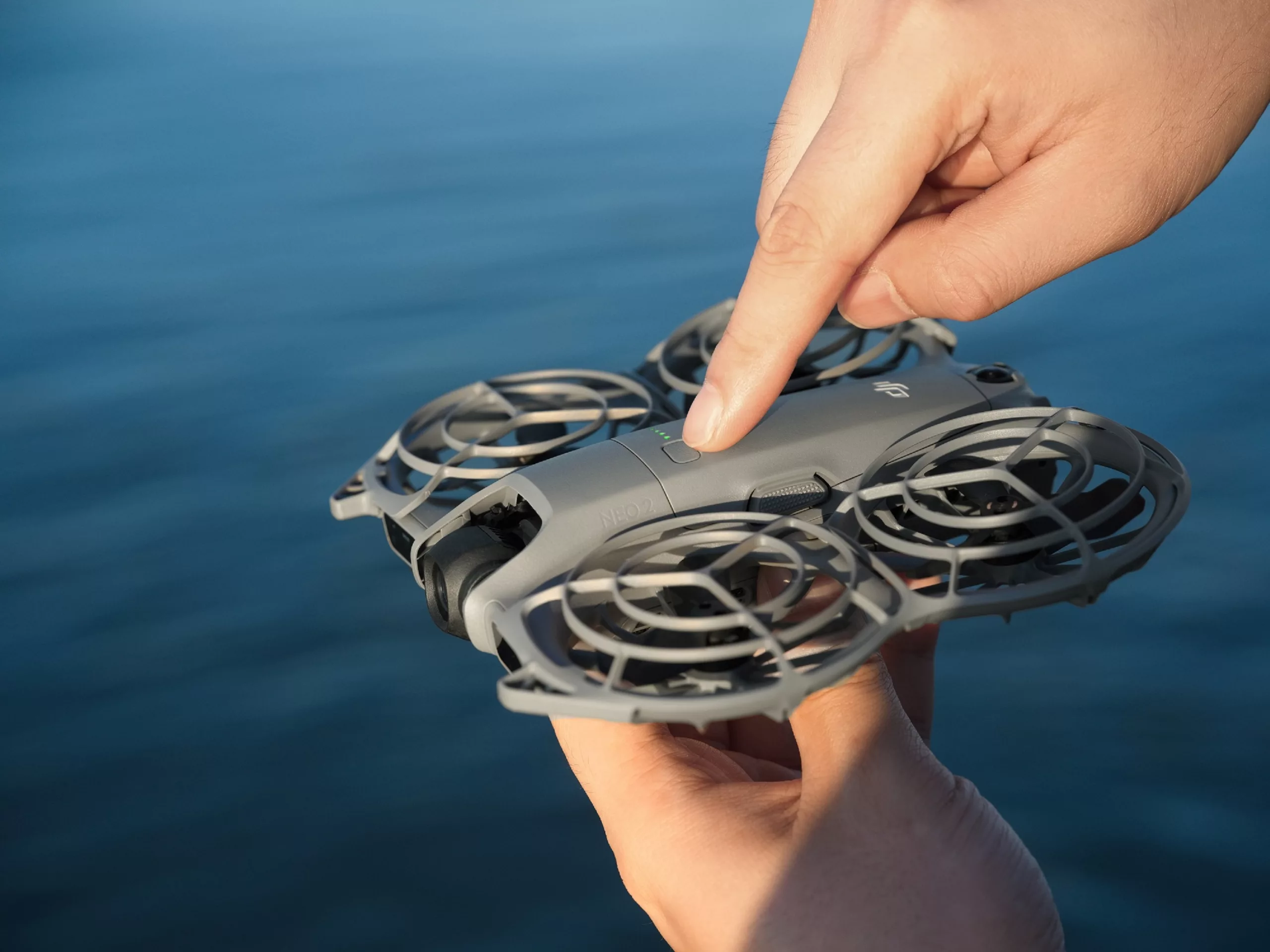 DJI Yeni Ürünleri ile Karşımızda! Drone’dan Robot Süpürgeye! 4 DJI Neo 2 scaled.webp