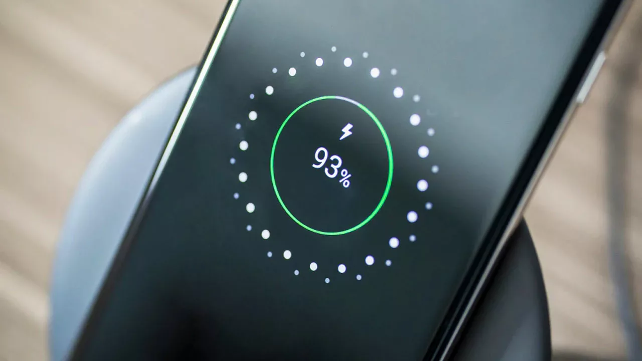 Samsung'un Yeni Kablosuz Şarj Standı Ortaya Çıktı 22 samsungun yeni kablosuz sarj standi ortaya cikti.webp