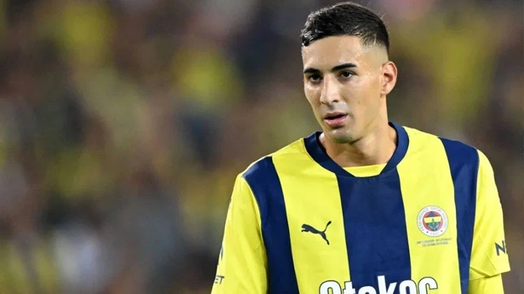 Nişanlım küfürler nedeniyle stadı terk etti 1 556104