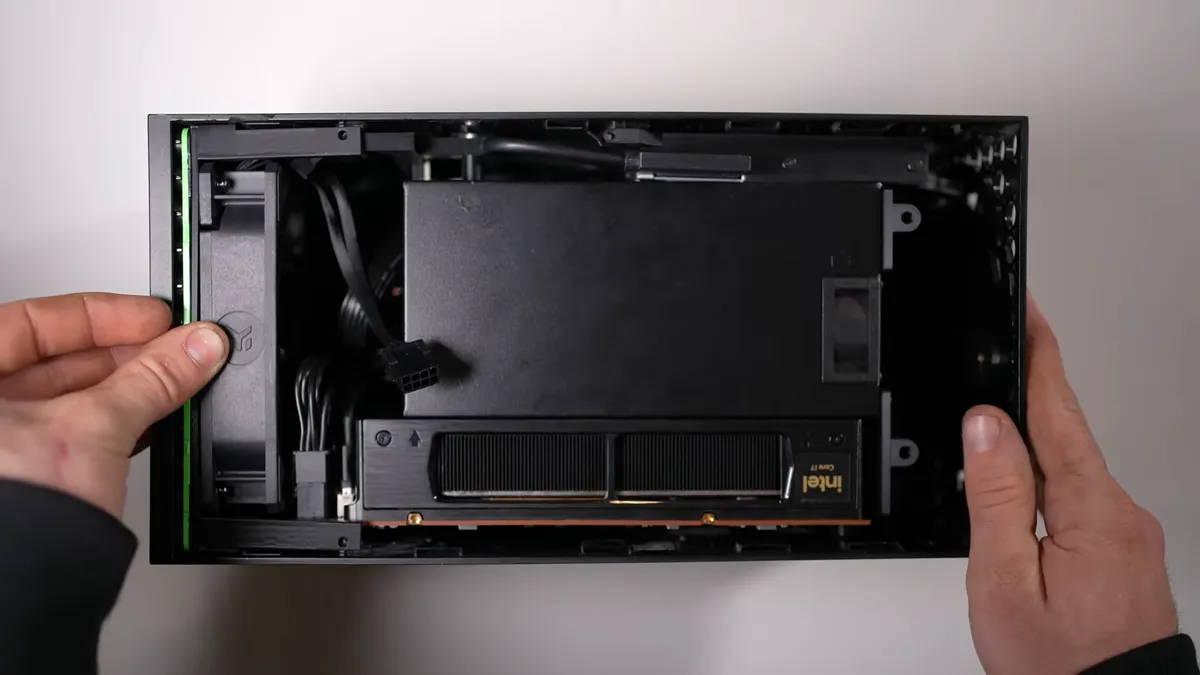 Xbox Series X'in İçine RTX 5060 Taktılar! 3 xbox series xin icine rtx 5060 taktilar.webp