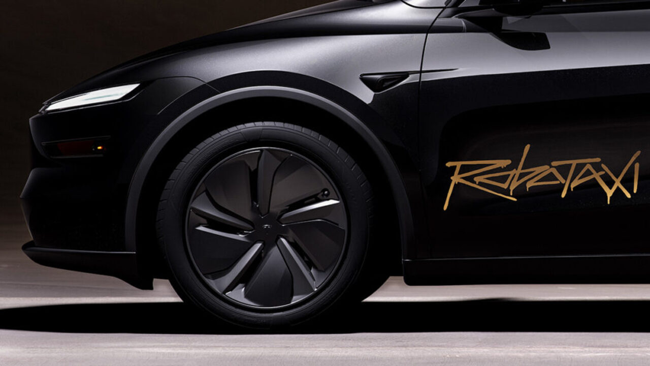 Tesla Robotaxilerinden guvenlik monitorunu kaldiriyor kapak