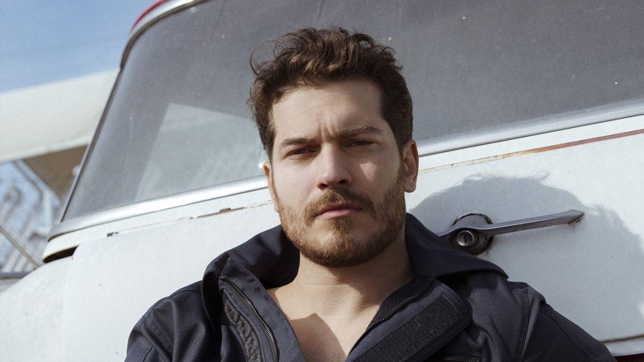 Çağatay Ulusoy’un set görüntüleri olay oldu! Sosyal medya ikiye bölündü 1 488491