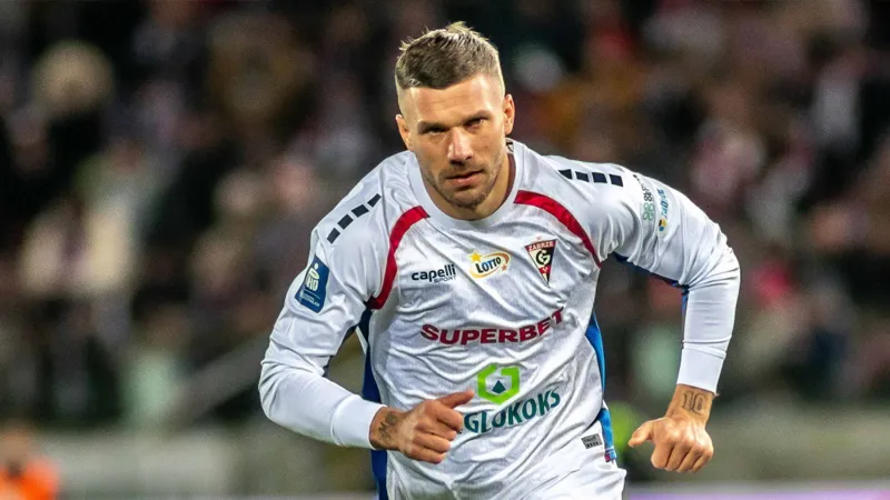Galatasaray’ın eski yıldızı Lukas Podolski futbolu bıraktı 9 559487