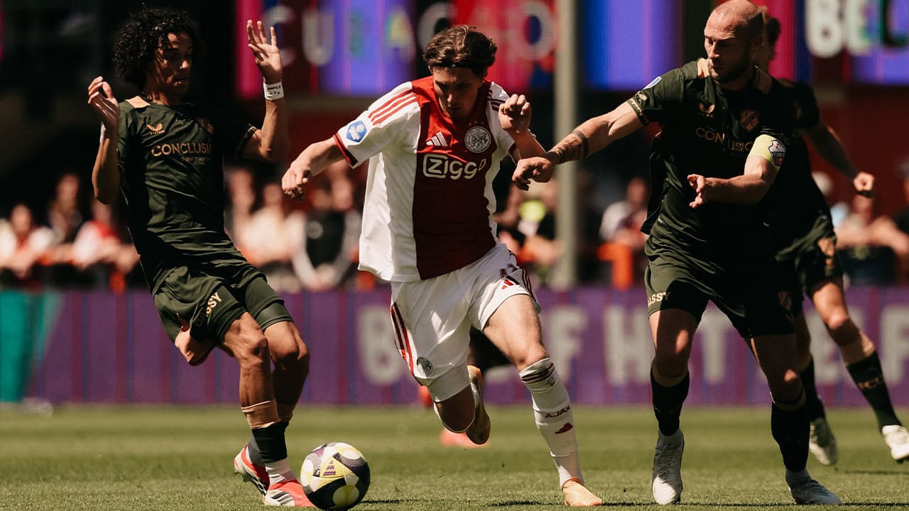 Ajax son anda kurtuldu! Dev maçta penaltılarla Konferans Ligi biletini aldı 1 559542