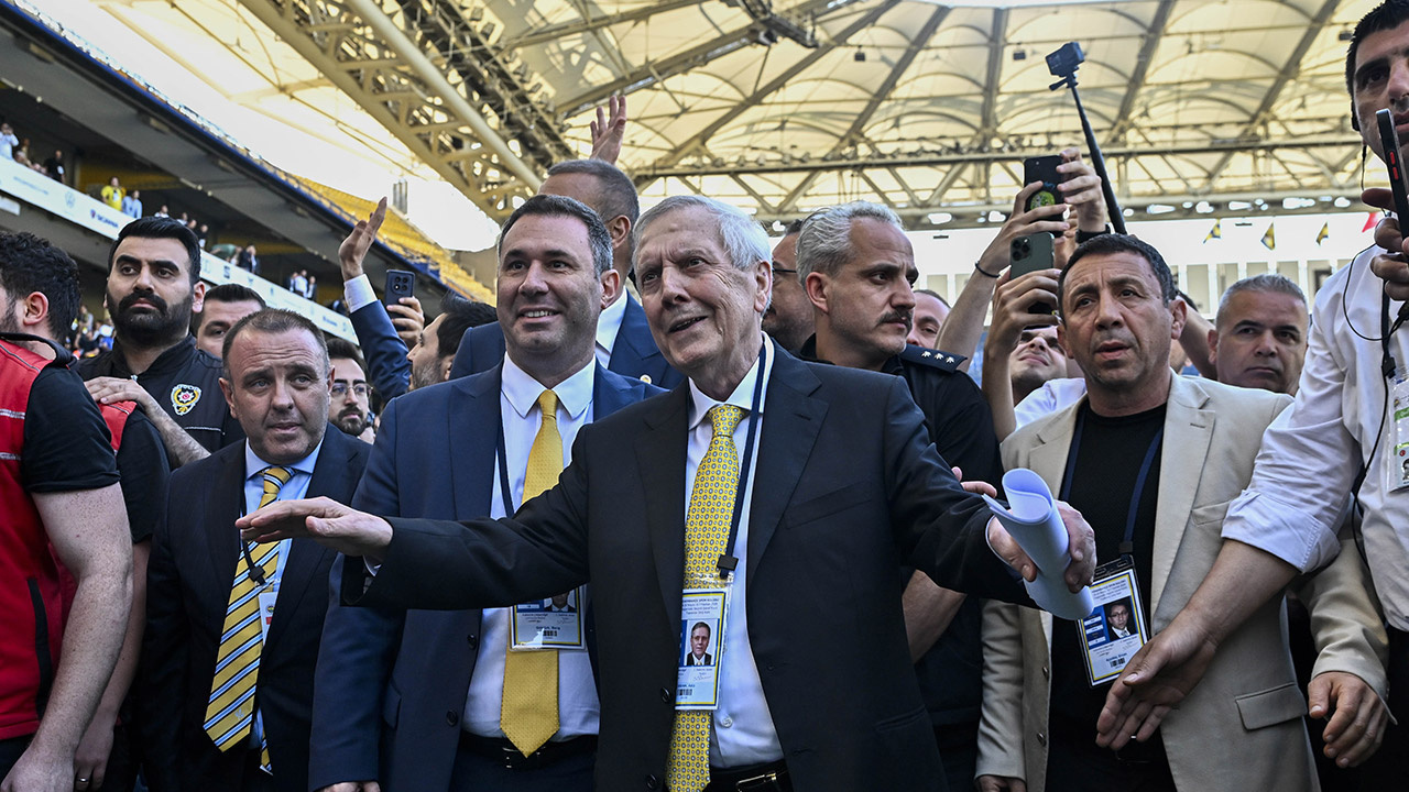 Fenerbahçe'de tarihi dönüş! Aziz Yıldırım yeniden başkan seçildi 19 560179