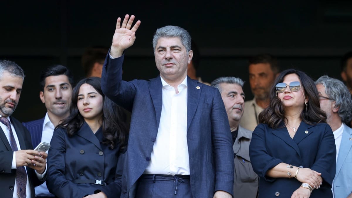 Camia eskiden yana olmayı tercih ediyor 18 560180