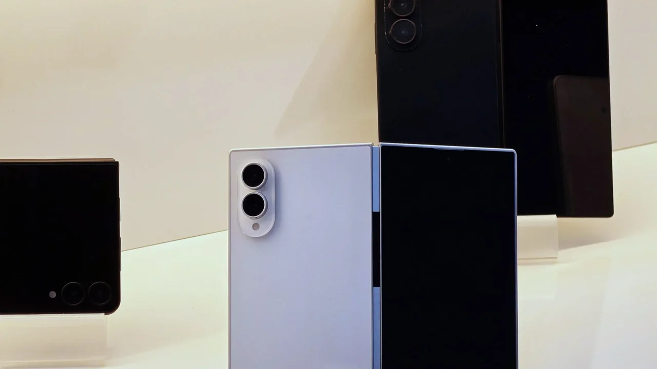 galaxy z fold8 ve flip8 icin on siparis avantajlari degisiyor.webp